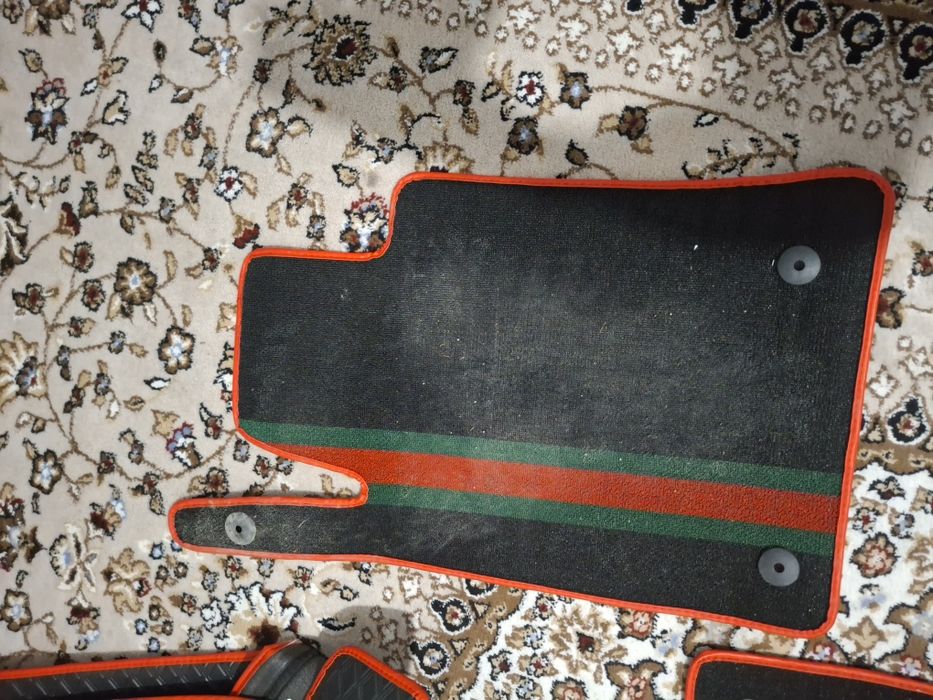 Полик на Mercedes Bens