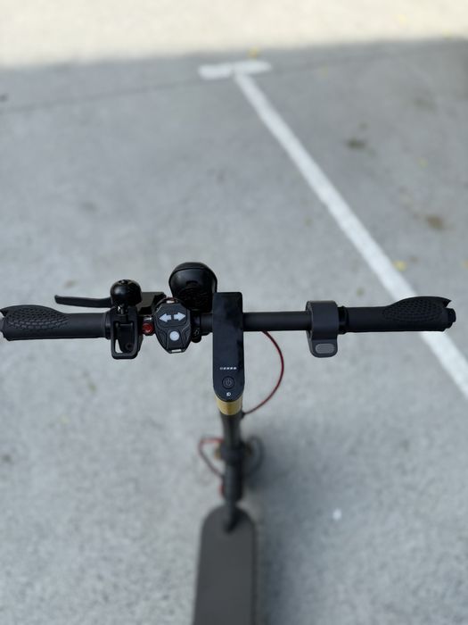 Trotinetă electrică Xiaomi 4 Lite – 25 km/h, aproape impecabilă