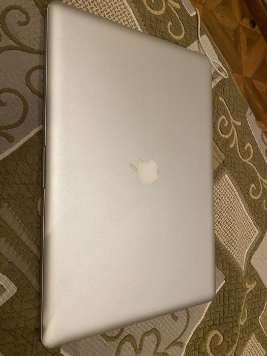 Macbook pro 17 inch late 2011