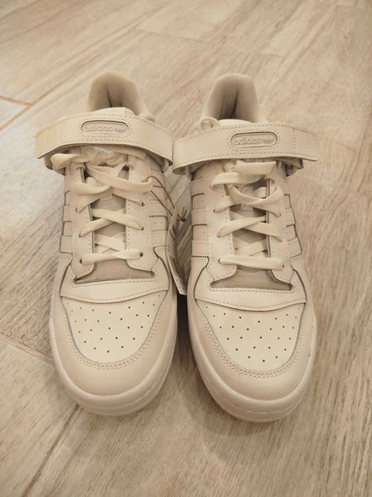 НОВИ! Бели кецове Adidas Forum low 44 45