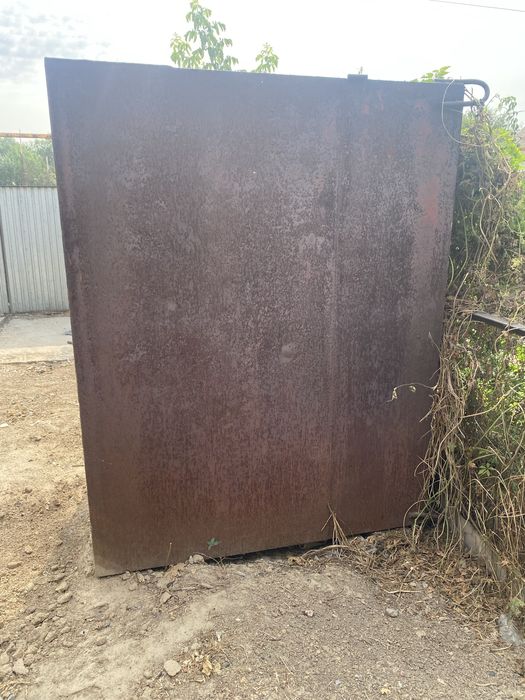 Железная емкость