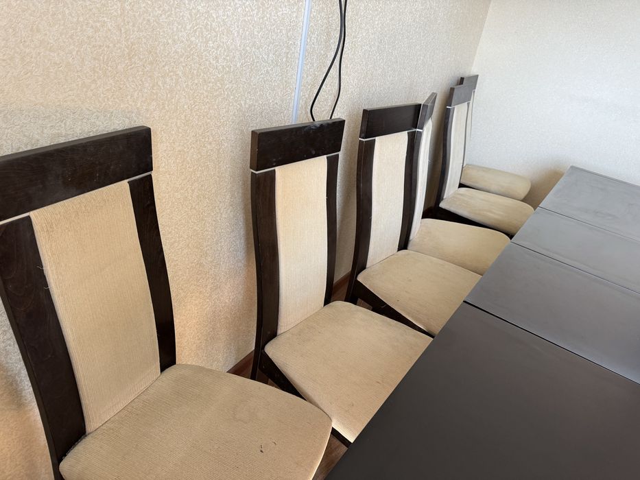 Стол со стульями