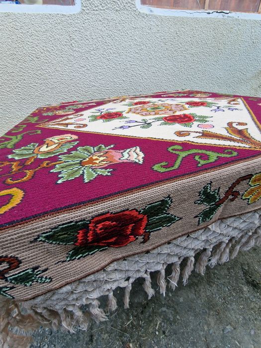 Vand fete masa cusute manual în chelin