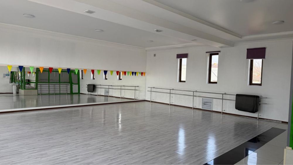 Би студиясы жалға беріледі.