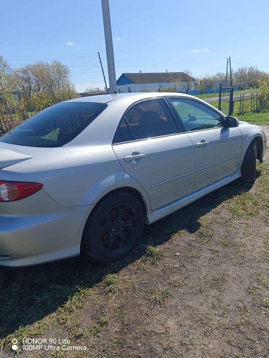 Автомобиль Mazda