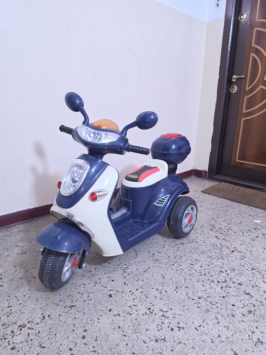 Scooter / Tricicletă electrică copii (baterie nouă + încărcător)