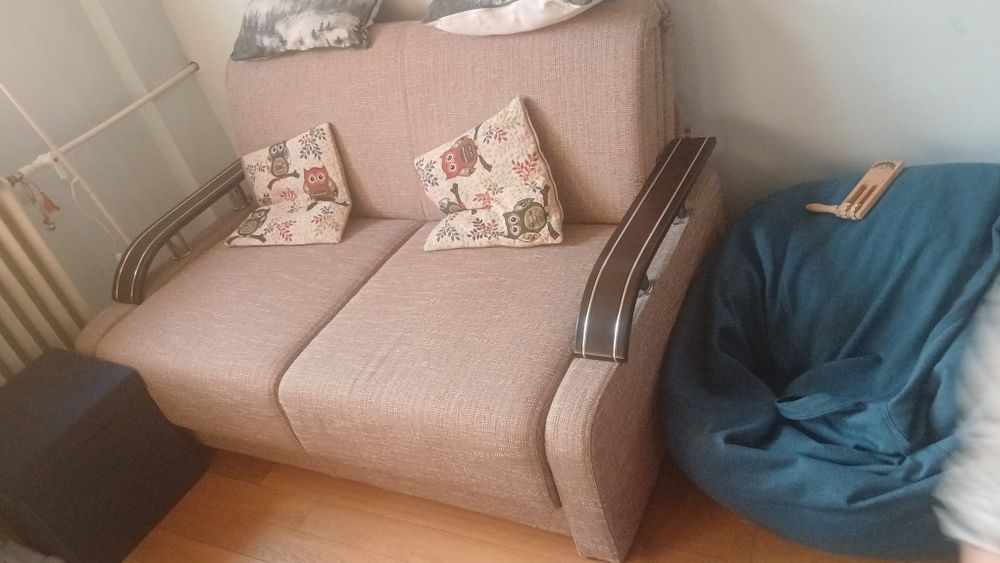 Canapea extensibila, cu spatiu pentru depozitare,nefolosita, fara nici