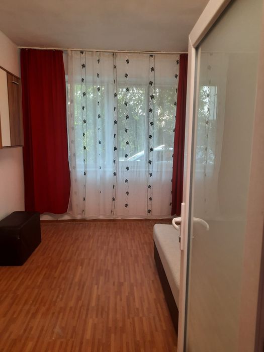 Închiriez garsoniera