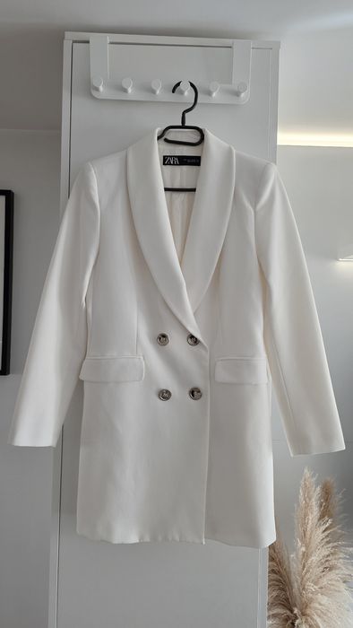 Елегантен бял блейзър Zara
