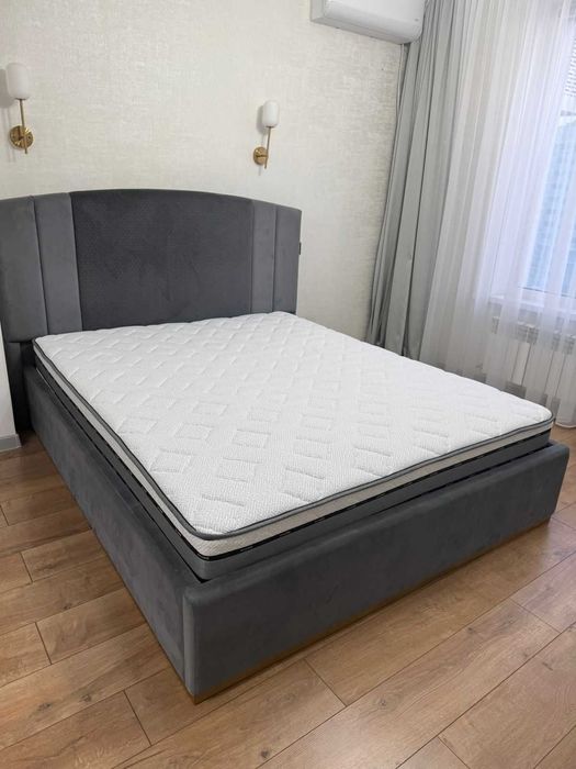 Продается кровать с матрасом