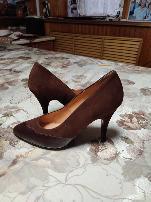 Нарядные женские туфли.