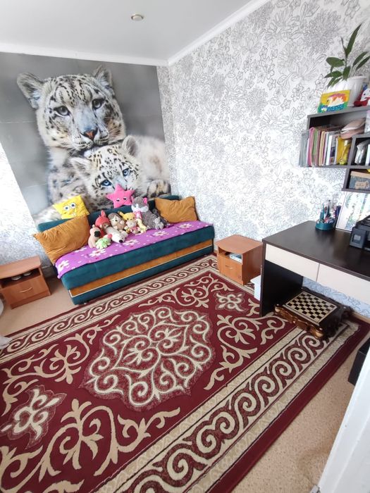 4 комн.. малогабаритную, 4 мкр, 26 дом , 5 этаж.