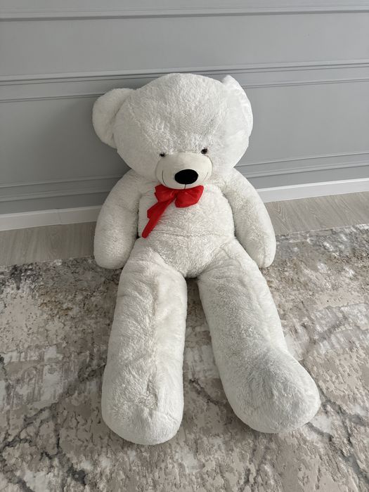 Ақ аю,ұзындығы 2 м