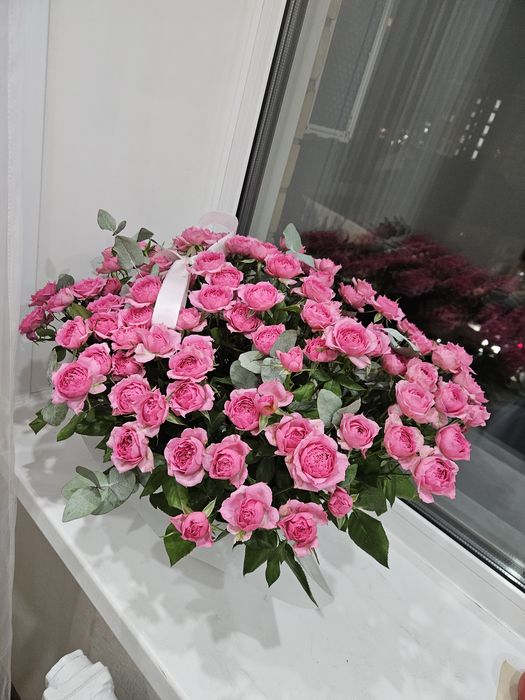 Корзина кустовых роз