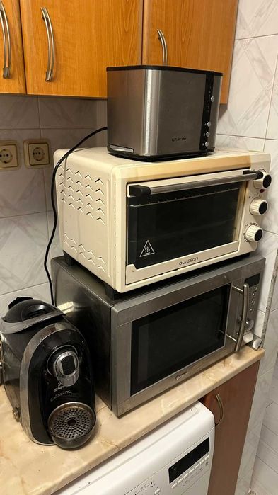 Canapea extensibila, pat, noptiere si electrocasnice mici