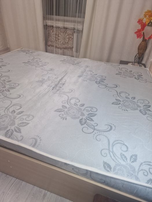 Продам матрас 160/200