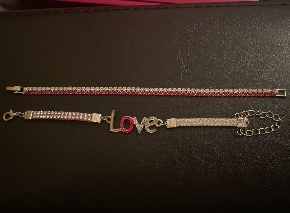 Луксозни блестящи гривни с камъни сребрити и червени2бр комплект КЛАСА