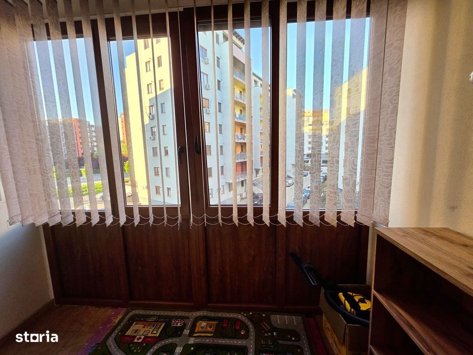 Inchiriez apartament cu 3 camere - 80 mp utili + 2 locuri de parcare