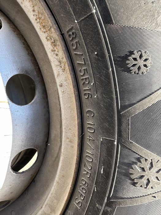 Четери броя гуми с джанти за Лада Нива