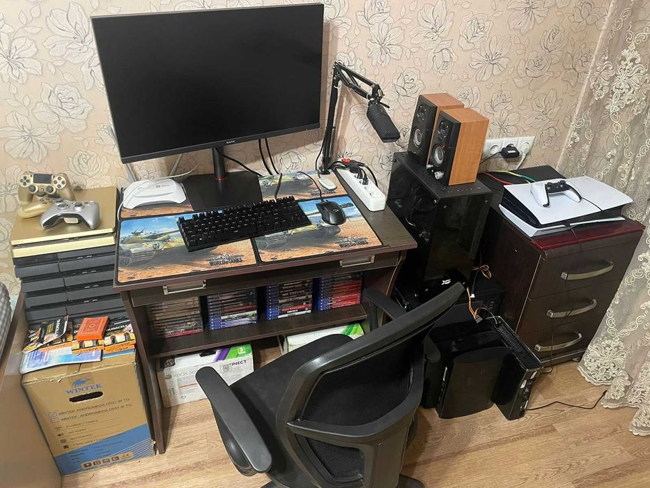 Письменный стол с креслом