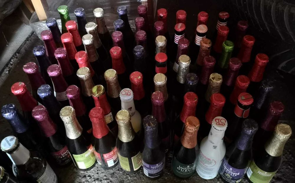 Бутилки скъп алкохол, редки