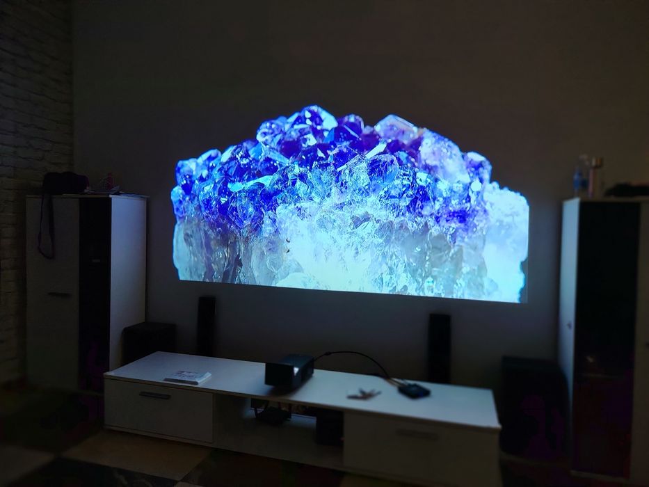 Ултра късофокусен проектор LG Mini Beam ust 4k