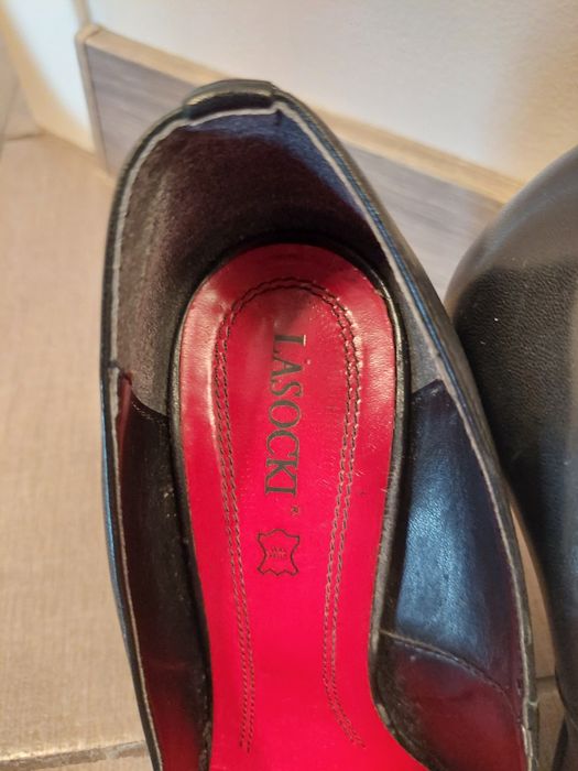 Обувки LASOCKI черни