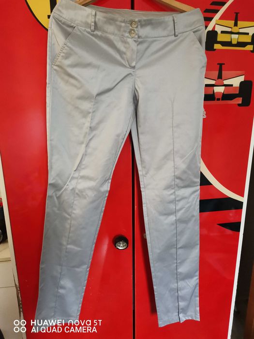 Дамски сив леко сатениран панталон!