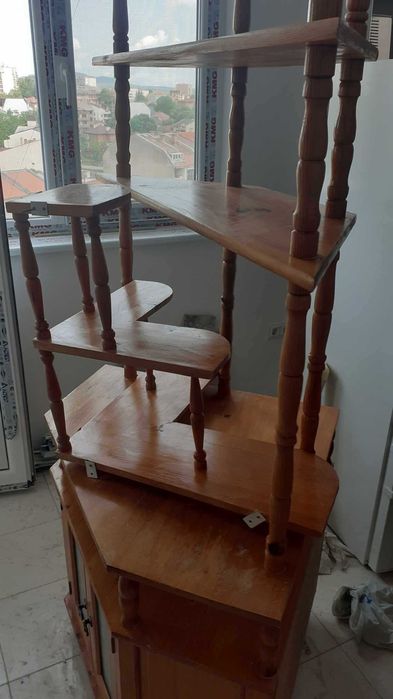 Шкаф  ъглов остъклен