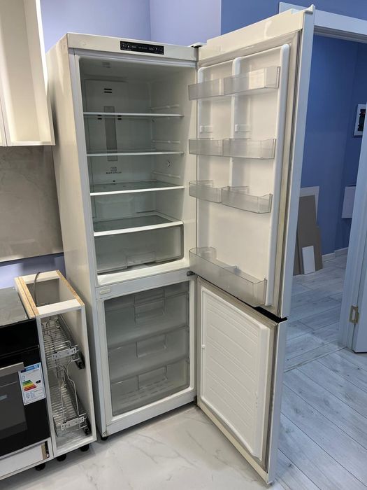 LG холодильник с гарантии