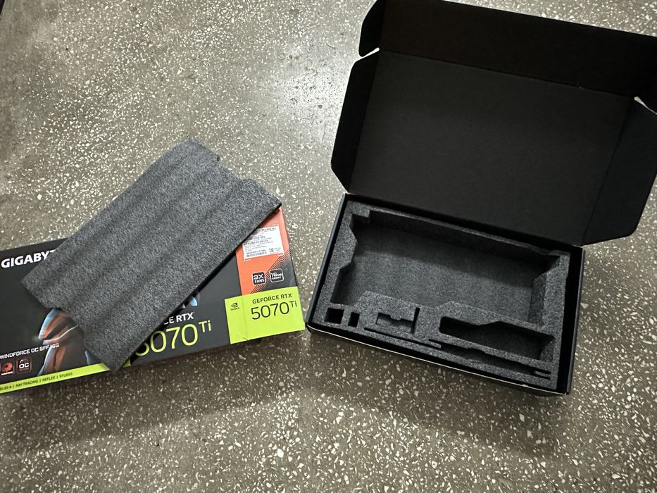 Gigabite RTX 5070 Ti doar cutia (BOX only).