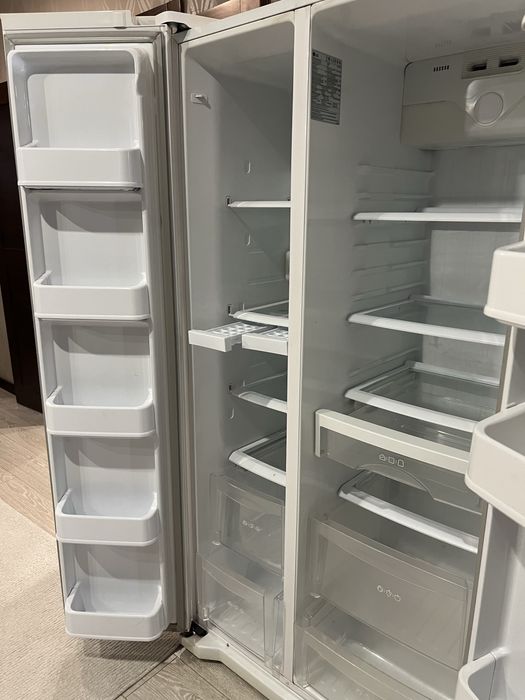 Двухкамерный LG Side-by-side холодильник
