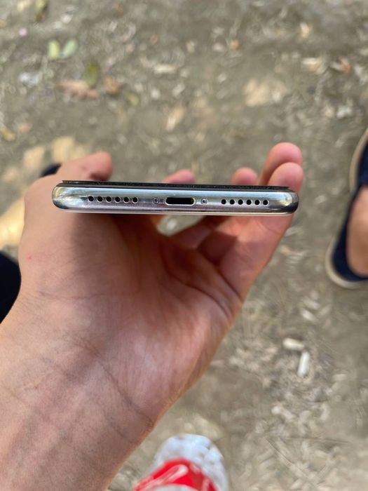 Iphone X  srochna sotiladi