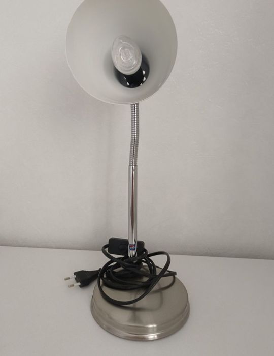 Лампа новая хорошая