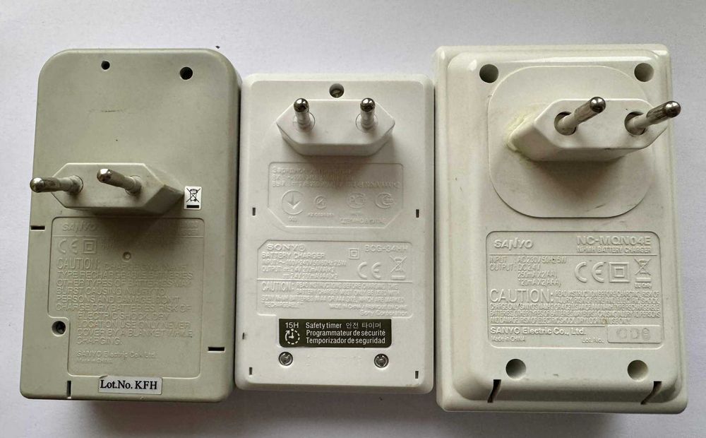 Încărcătoare Sony si Sanyo pentru acumulatori AAA și AA (R3 și R6)