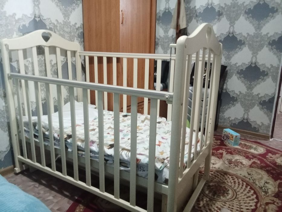 Кроватка детская из дерева