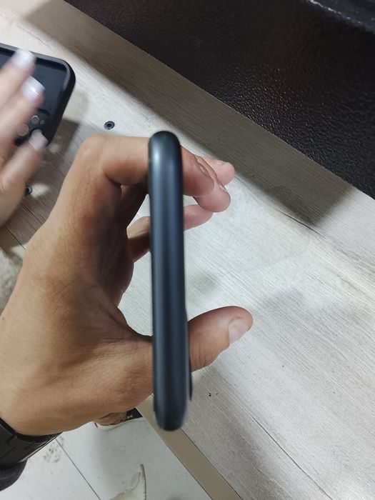 Продам айфон 11,