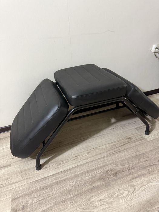 Срочно продам кушетку !