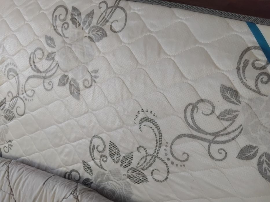 Продам кровать с матрацем