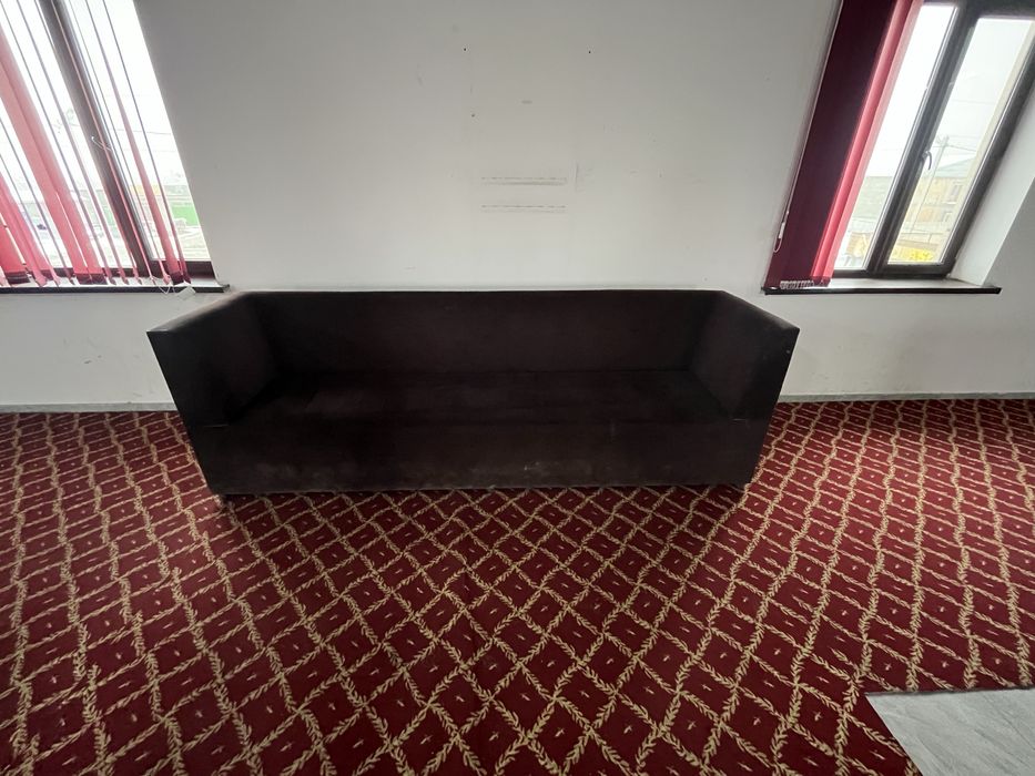 Продам старые диваны , ковры , барную стойку