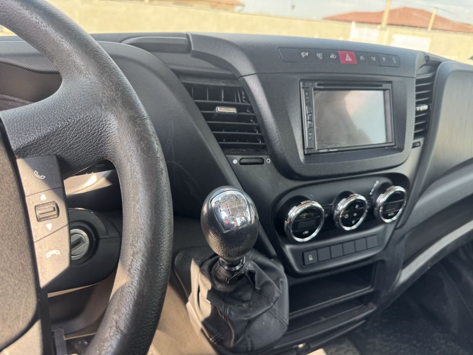 Iveco 30c15 basculabil pe 3 parti