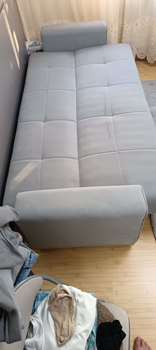 Canapea gri foarte confortabila