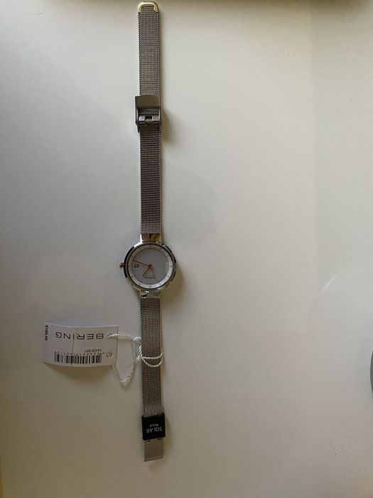 Продавам дамски часовник Bering