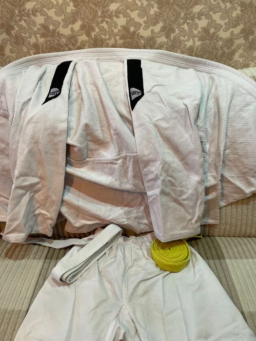 Продается кимано для -9-10-11лет