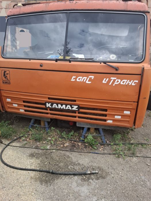 Кабина автомобиля камаз.