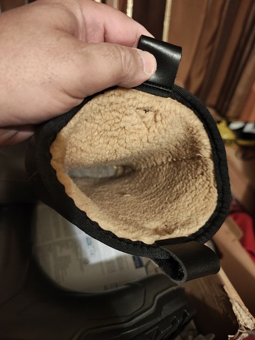 Cizme îmblănite  ideale pentru vânătoare sau zone reci