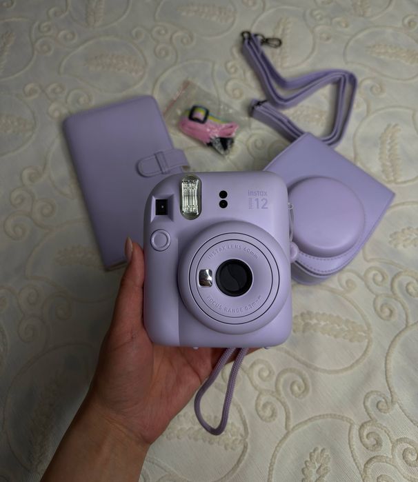 Продаю почти новый Инстакс Мини 12. Instax Mini 12