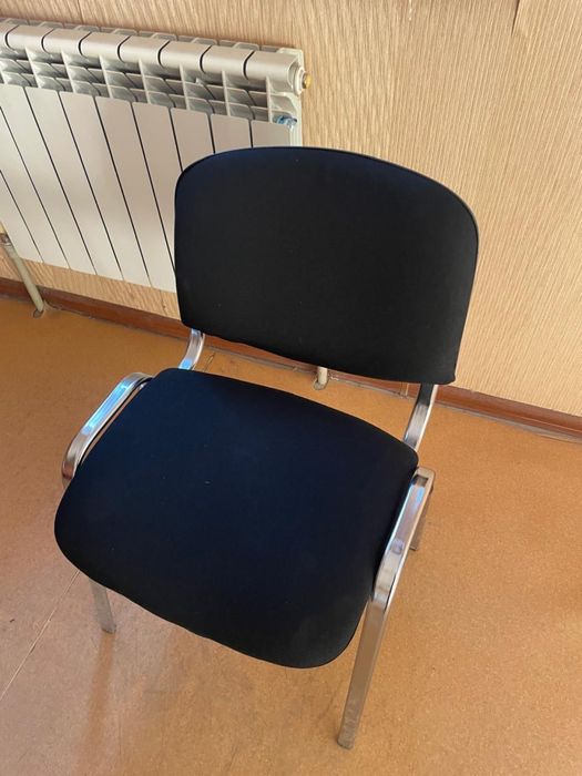 Шкаф, стол, стулья