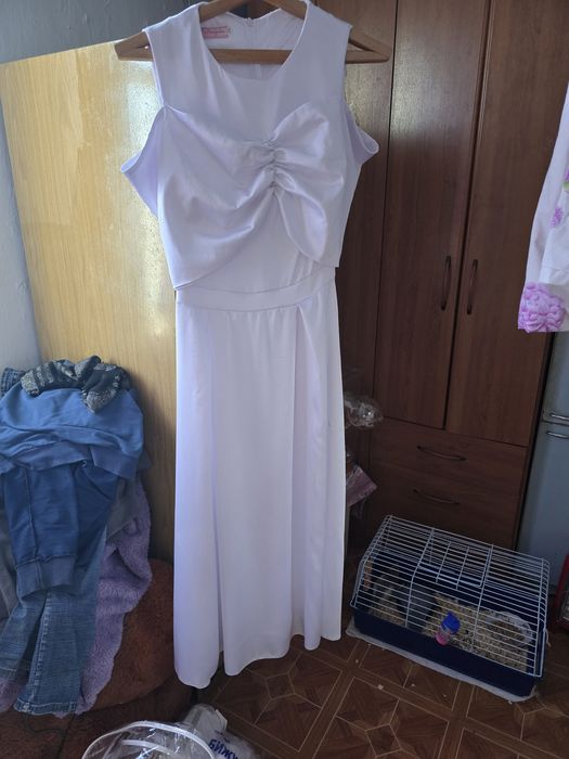 Продам белое платье