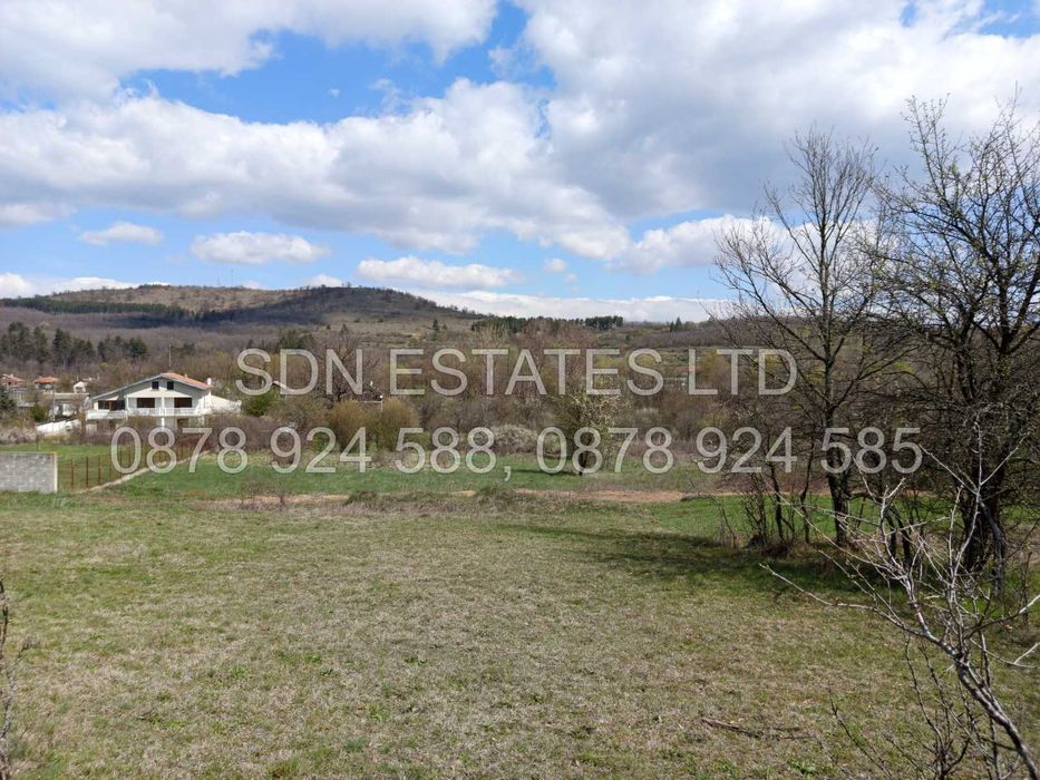 Парче спокойствие в с. Турия – дворно място с гледка!